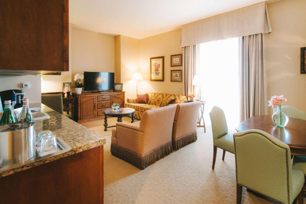 One Bedroom Sparrow Suite interior